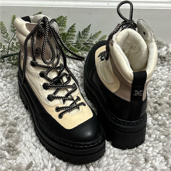 Sam Edelman Woman KACE Lace Up Ankle Boot Size: 7M